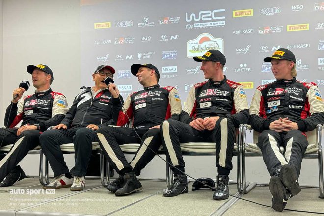 FIA会見で『We Are the Champions』を歌うセバスチャン・オジエ、豊田章男会長、スコット・マーティン、エルフィン・エバンス、カッレ・ロバンペラ（OYOTA GAZOO Racing WRT）