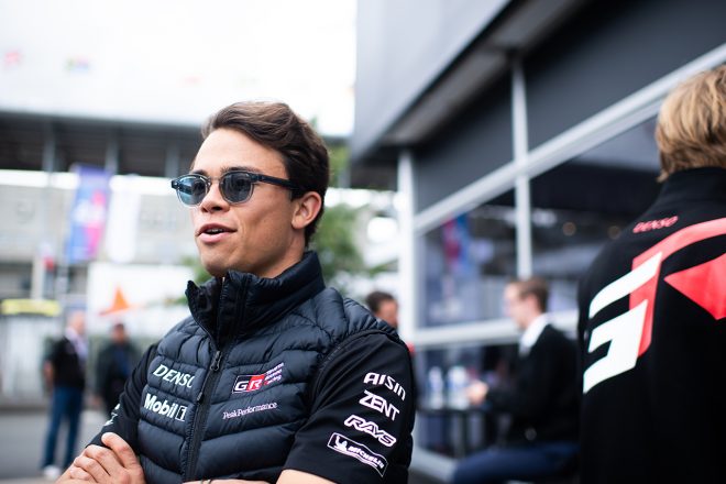 2022年、TGR WECチームのリザーブドライバーを務めていたニック・デ・フリース