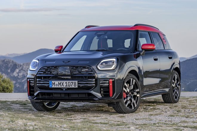 最もスポーティなグレードのJohn Cooper Works Countryman　