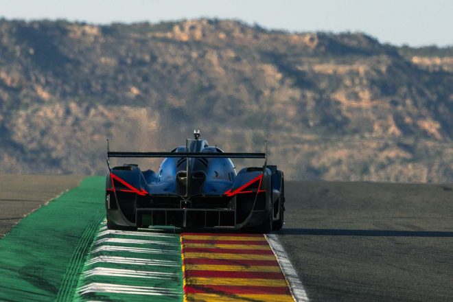 スペインのモーターランド・アラゴンで行われたアルピーヌA424開発テストの様子