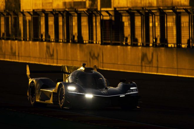 スペインのモーターランド・アラゴンで行われたアルピーヌA424開発テストの様子