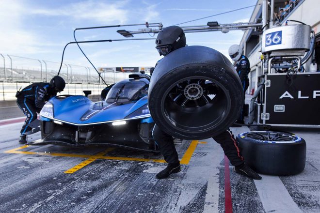 スペインのモーターランド・アラゴンで行われたアルピーヌA424開発テストの様子