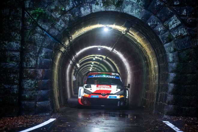 再舗装された伊世賀美隧道（旧伊勢神トンネル）を走り抜けるトヨタGRヤリス・ラリー1（エルフィン・エバンス／スコット・マーティン組）　2023年WRC第13戦ラリージャパン