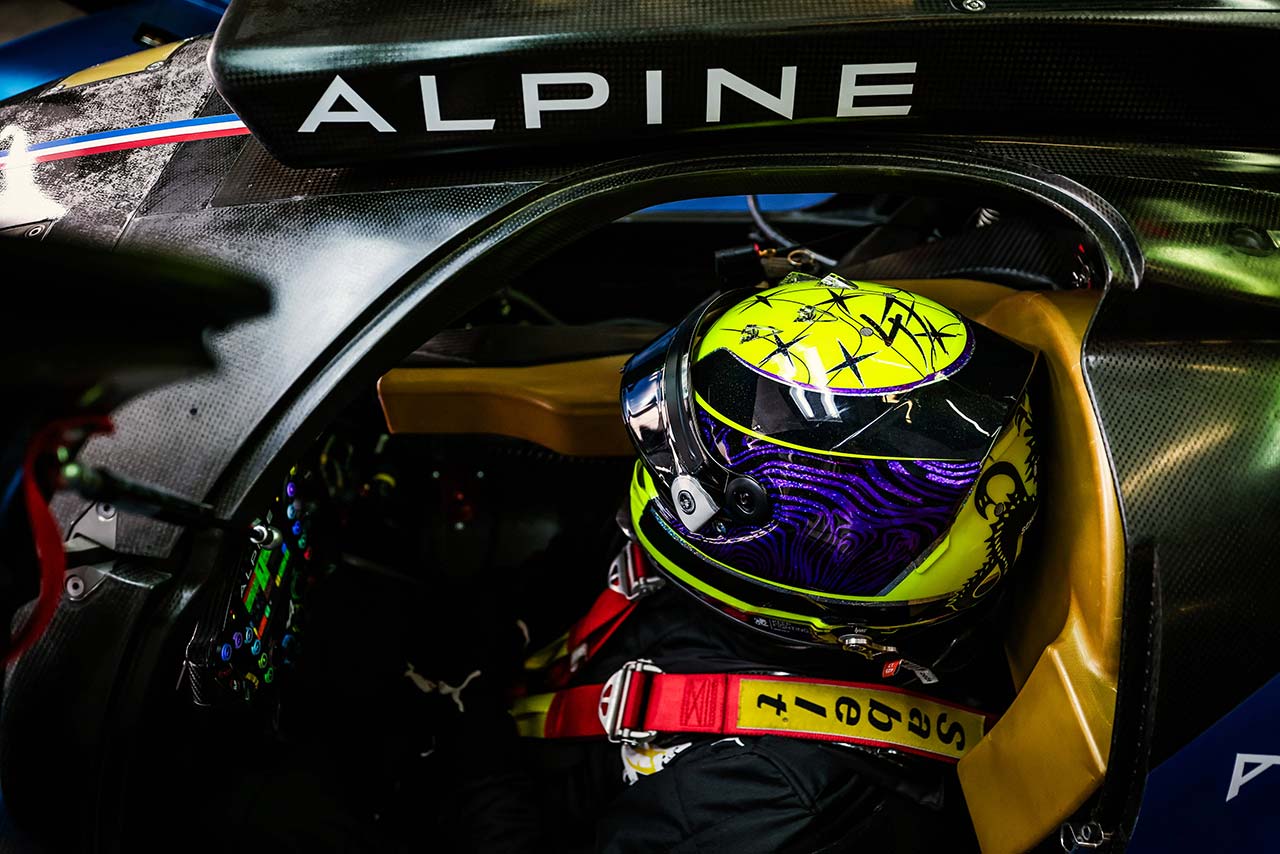 アルピーヌA424のコクピットに収まるミック・シューマッハー