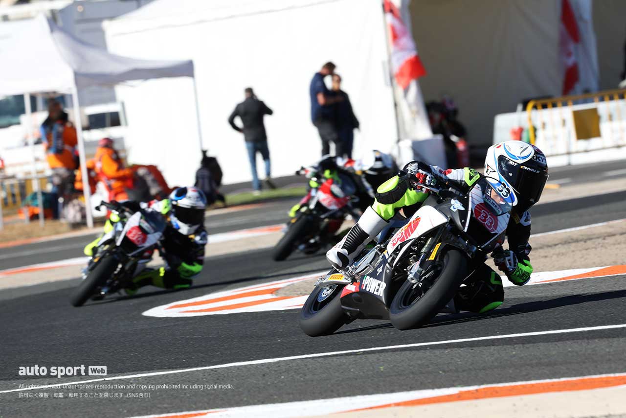 予選Q3を走る富樫虎太郎、国立和玖／2023FIM MiniGP World Final