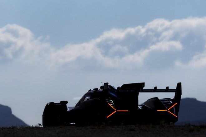 スペインのアルメリア・サーキットでテストを行うランボルギーニSC63