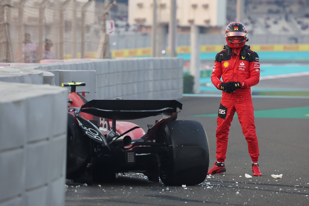 F1 | フェラーリのルクレールが初日最速も、サインツが大クラッシュ「バンプに乗り、コントロールを失った」／F1第23戦