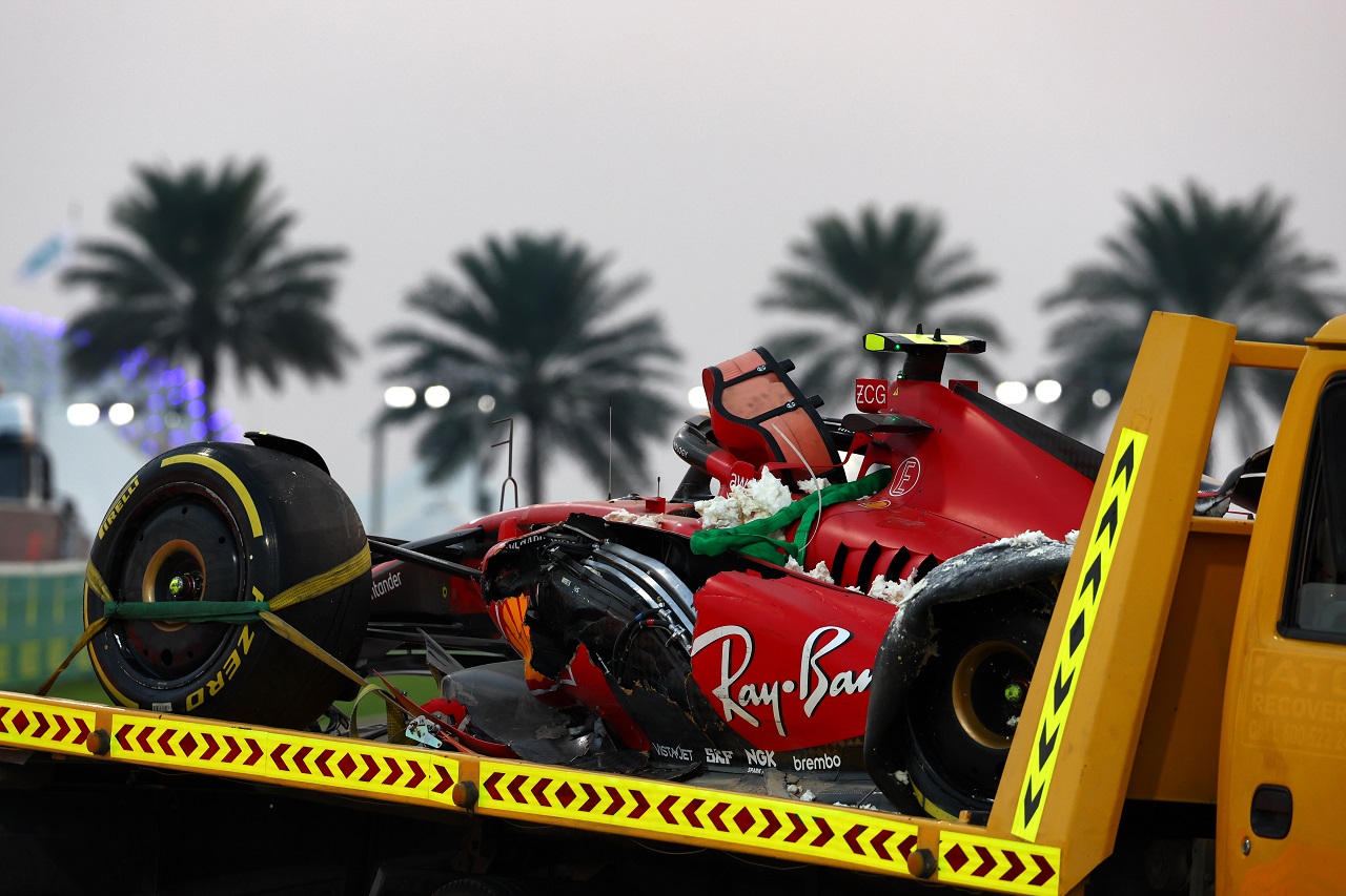 2023年F1第23戦アブダビGP　カルロス・サインツ（フェラーリ）がFP2でクラッシュ
