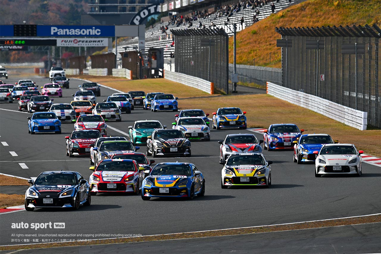 TGR GR86/BRZ Race第7大会富士　決勝レースのスタートシーン