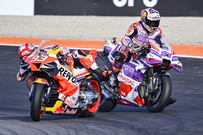 ホルヘ・マルティンとマルク・マルケスによる接触シーン／2023MotoGP第20戦バレンシアGP