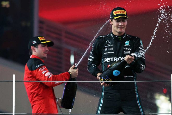 2023年F1第23戦アブダビGP　2位シャルル・ルクレール（フェラーリ）と3位ジョージ・ラッセル（メルセデス）