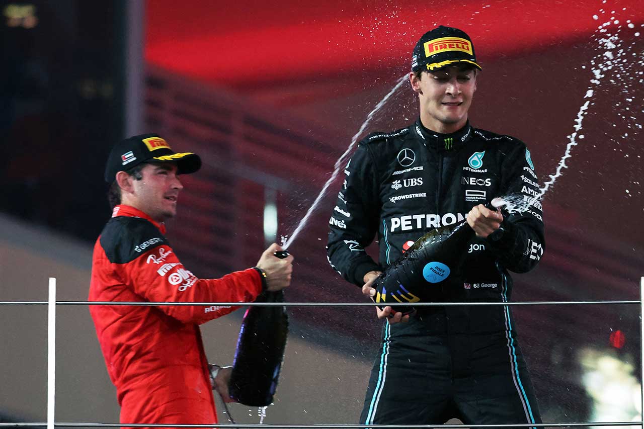 2023年F1第23戦アブダビGP　2位シャルル・ルクレール（フェラーリ）と3位ジョージ・ラッセル（メルセデス）