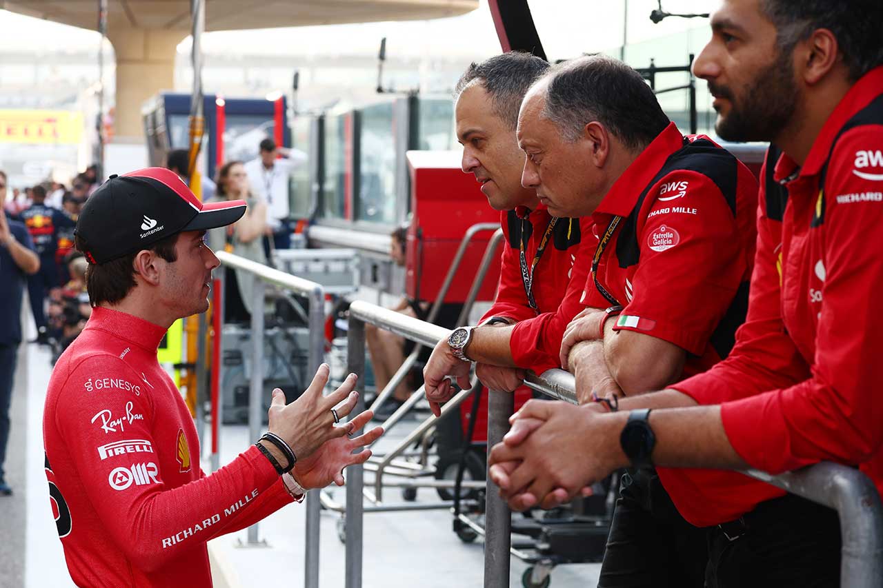 2023年F1第23戦アブダビGP　シャルル・ルクレール＆フレデリック・バスール代表（フェラーリ）