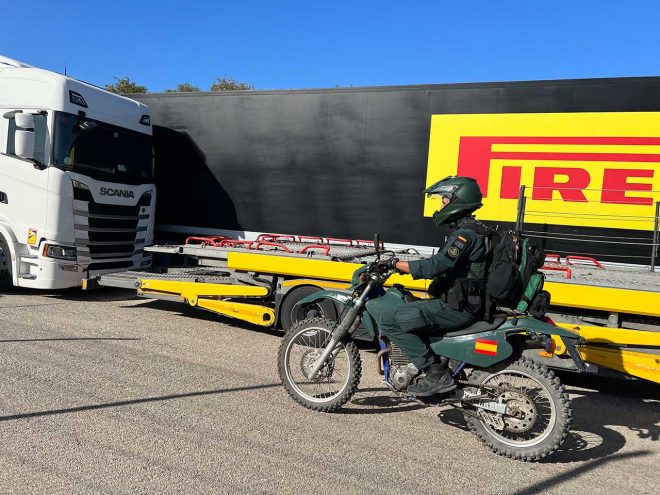 軍仕様バイク（と思われる）偶然通りかかってラッキー