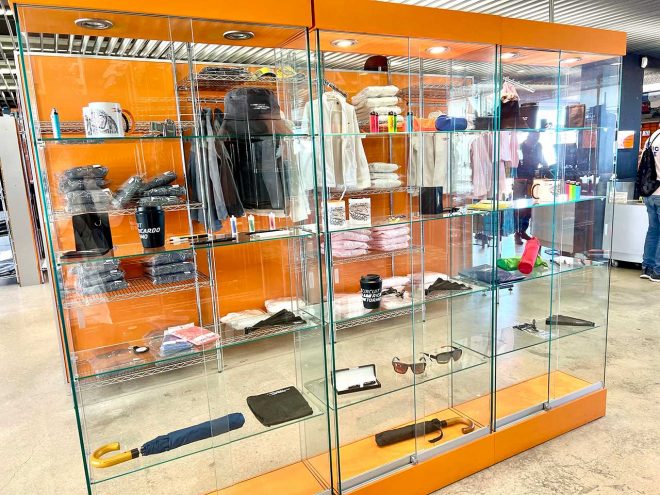 サーキットオフィシャルショップ店内