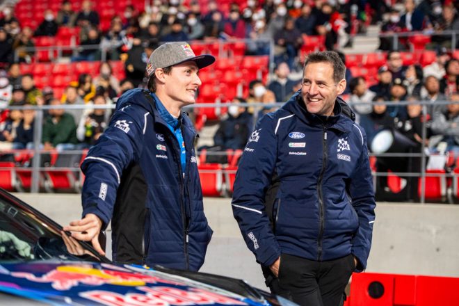 Mスポーツ・フォードWRTのアドリアン・フルモー（左）とリチャード・ミルナー（右）　2023年WRC第13戦ラリージャパン