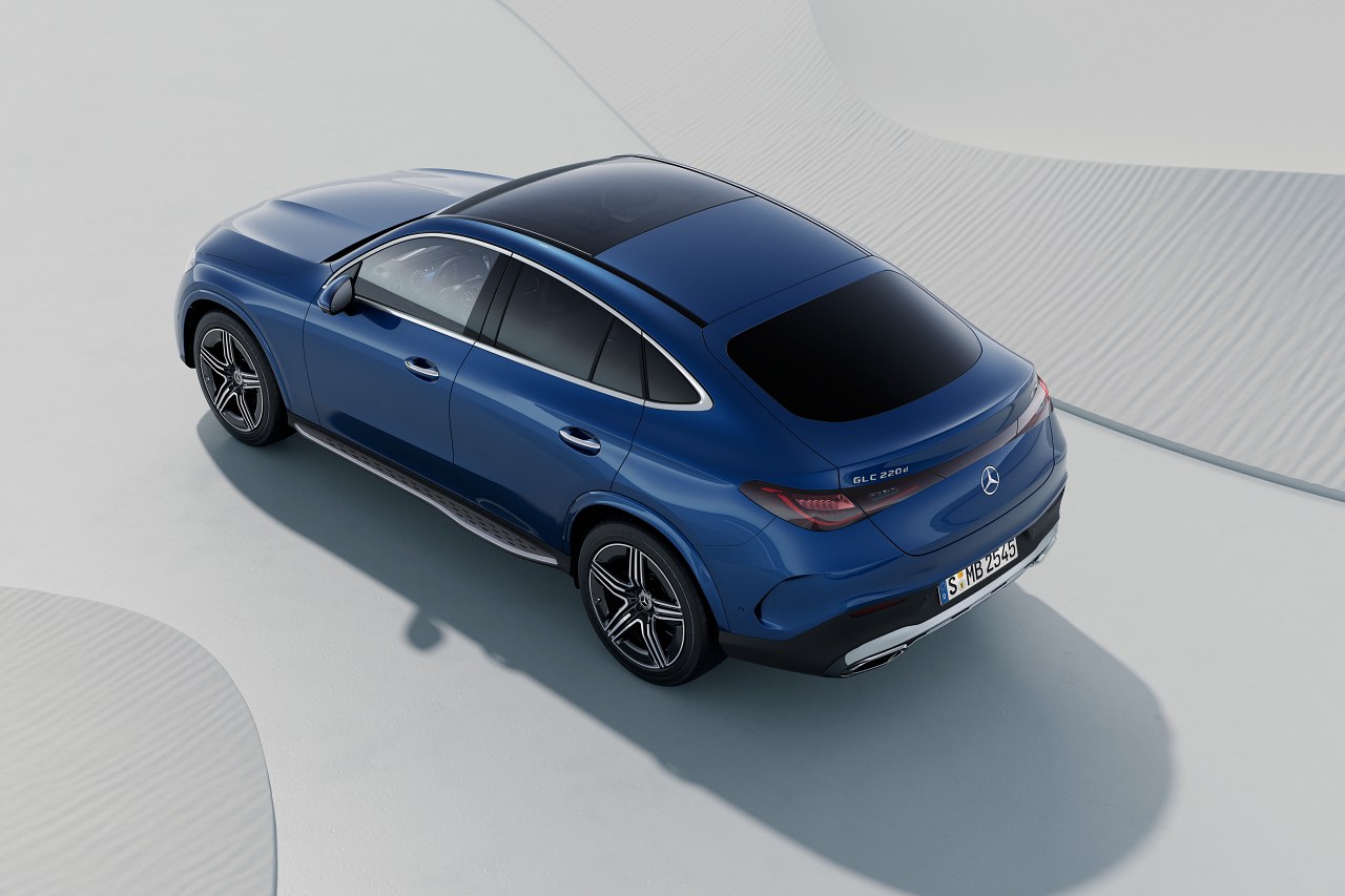 全幅は先代モデルと同じ1890mmを維持しつつ、さらに伸びやかで美しいシルエットに進化した