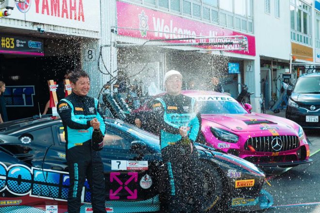 2023年のGTワールドチャレンジ・アジアでジャパン・カップのGT3 AMクラスチャンピオンに輝いた辻子依旦と山﨑裕介