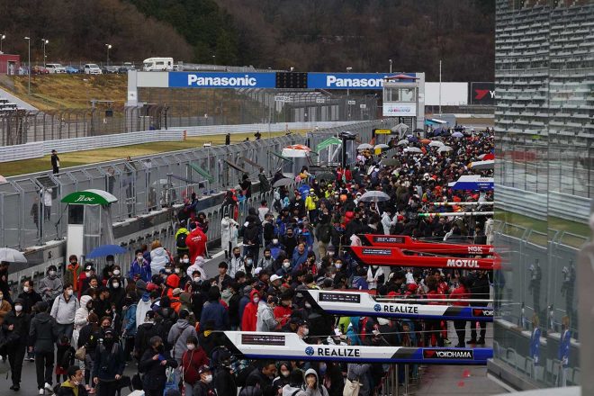 2023スーパーGT富士公式テスト　ピットビューイングの様子