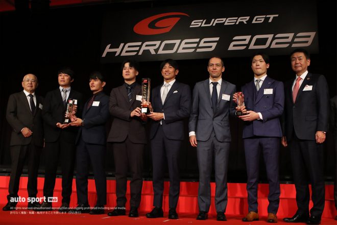 『SUPER GT HEROES』で表彰を受けたGT300クラスランキングトップ3のドライバーたち