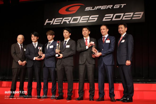 『SUPER GT HEROES』で表彰を受けたGT500クラスランキングトップ3のドライバーたち