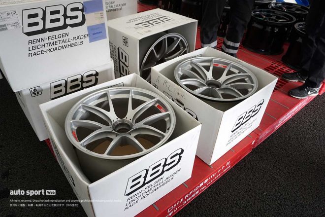 GT500車両用アルミ製ホイール。こちらのお値段は1万5000円