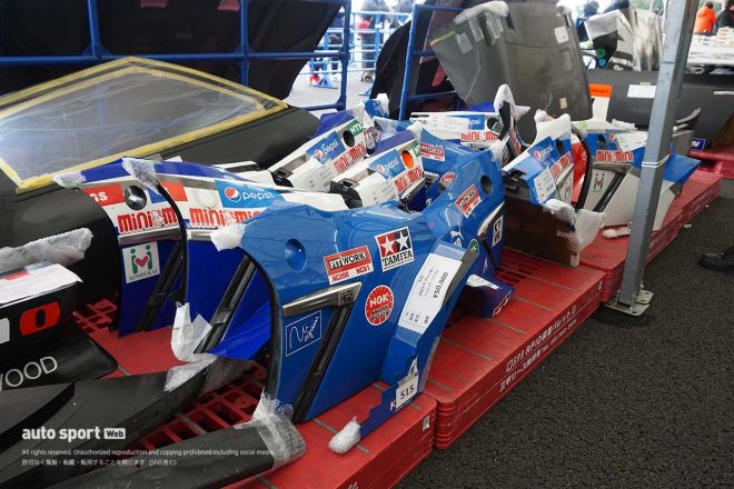 ニッサンGT-RニスモGT500用のフロントフェンダーなど