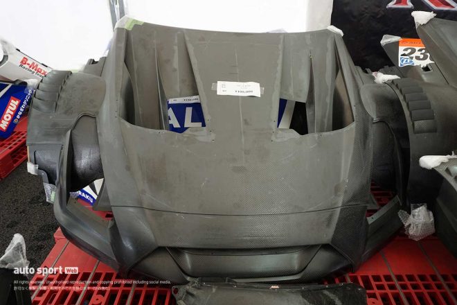 ニッサンのテスト車両である230号車のフロントカウル。お値段は10万円