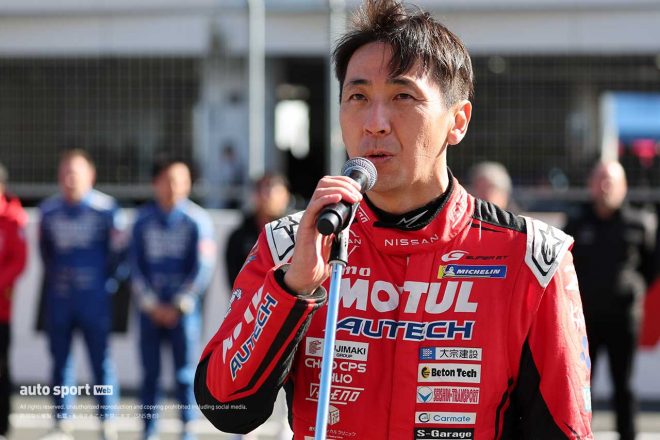 ニスモフェスティバル2023のウェルカムセレモニーで挨拶を行う松田次生