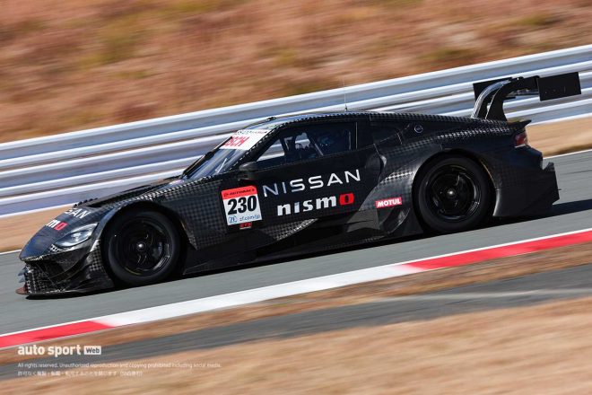 ニスモフェスティバル2023で走行する2024年型ニッサンZ GT500