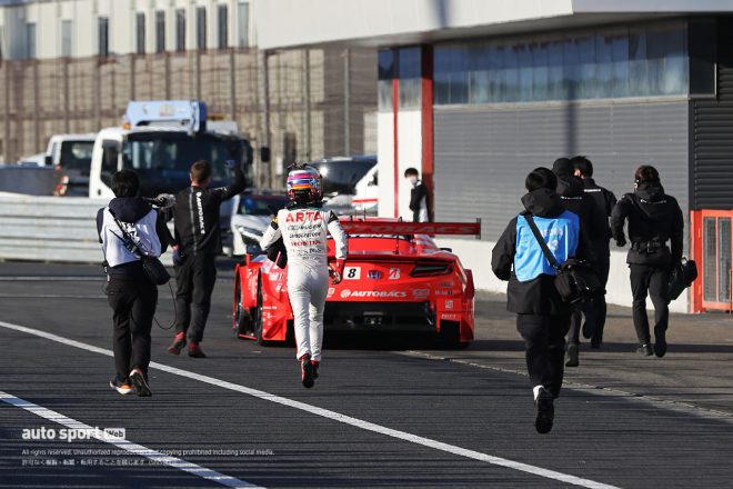 大湯都史樹の乗るARTA MUGEN NSX-GTを追いかける野尻智紀