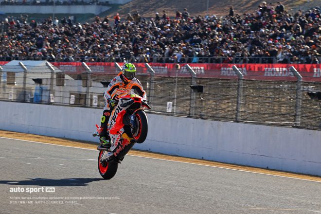 『2&4パフォーマンス』にてウィリーを披露したジョアン・ミル