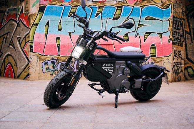 BMW Motorrad『CE 02』（本展示モデルとは異なります）