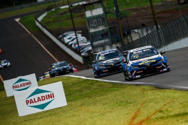 レース2ではTOYOTA GAZOO Racingアルゼンティーナ謹製のトヨタ・カローラGRS TCRが1-2-3-4体制を築く