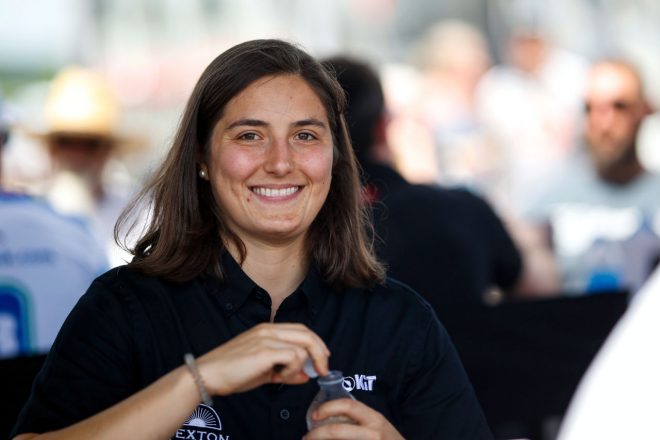 コロンビア出身の女性ドライバーであるタチアナ・カルデロンは、F1テストドライバーを務めたほか、FIA F2、インディカー、スーパーフォーミュラ、WEC、ELMSなど豊富なレース経験を持つ
