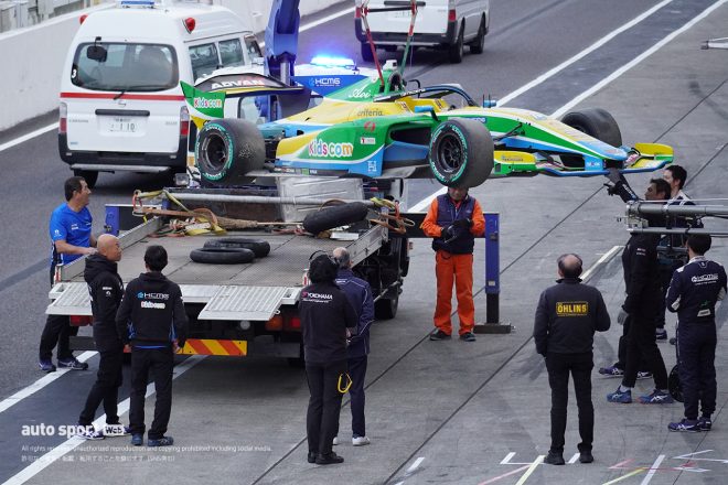 2023スーパーフォーミュラ合同／ルーキーテスト　セッション2でバリアにヒットした関口雄飛（Kids com Team KCMG）の18号車