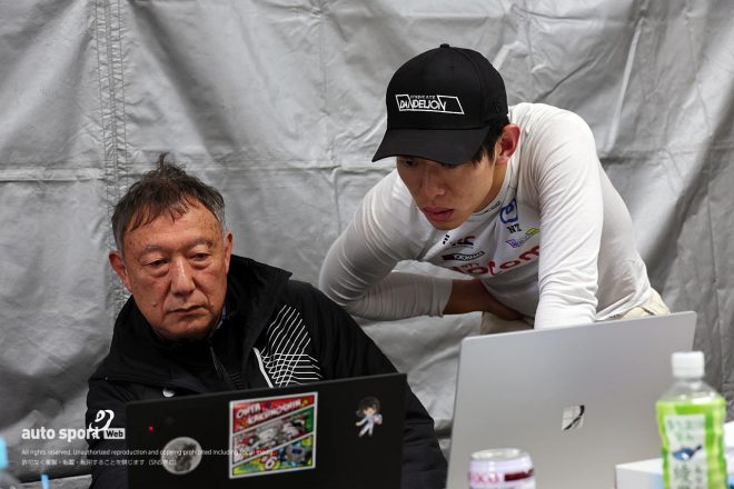 吉田則光監督兼エンジニアと太田格之進（DOCOMO TEAM DANDELION RACING）　2023スーパーフォーミュラ合同／ルーキーテスト
