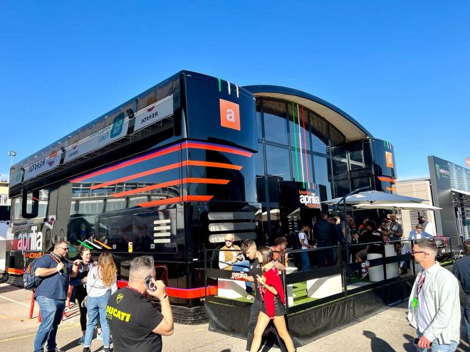 テラス付きのapriliaホスピタリティ。何となくトランスフォームがイメージしやすい形