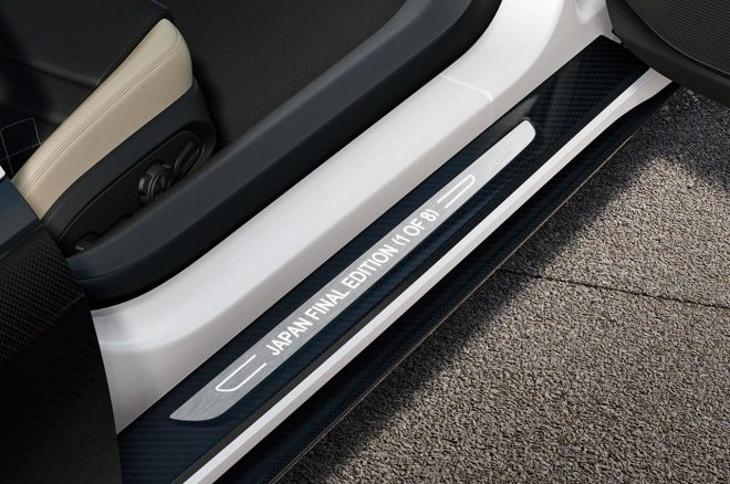 アウディR8クーペ・ジャパン・ファイナル・エディションのドアシルトリム