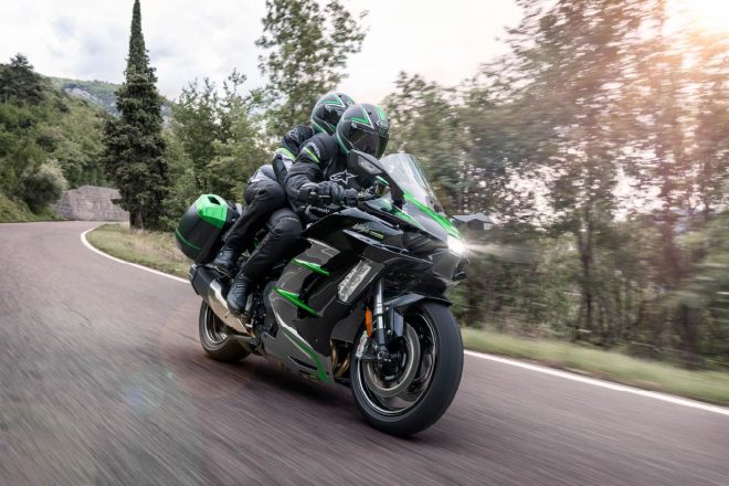 カワサキ・Ninja H2 SX SE（エメラルドブレイズドグリーン×メタリックディアブロブラック）