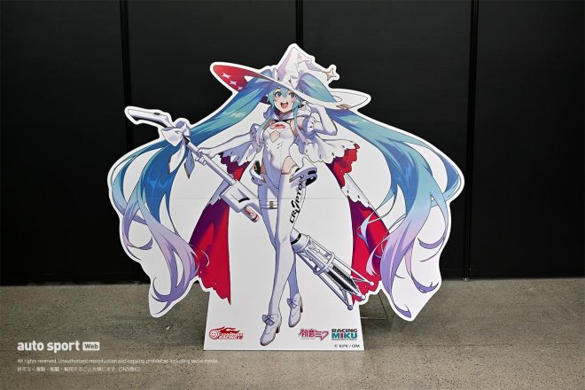 モグモさんが描いたレーシングミク2024 Ver. ©モグモ/Crypton Future Medie, INC. www.plepro.net piopro directed by コヤマシグト