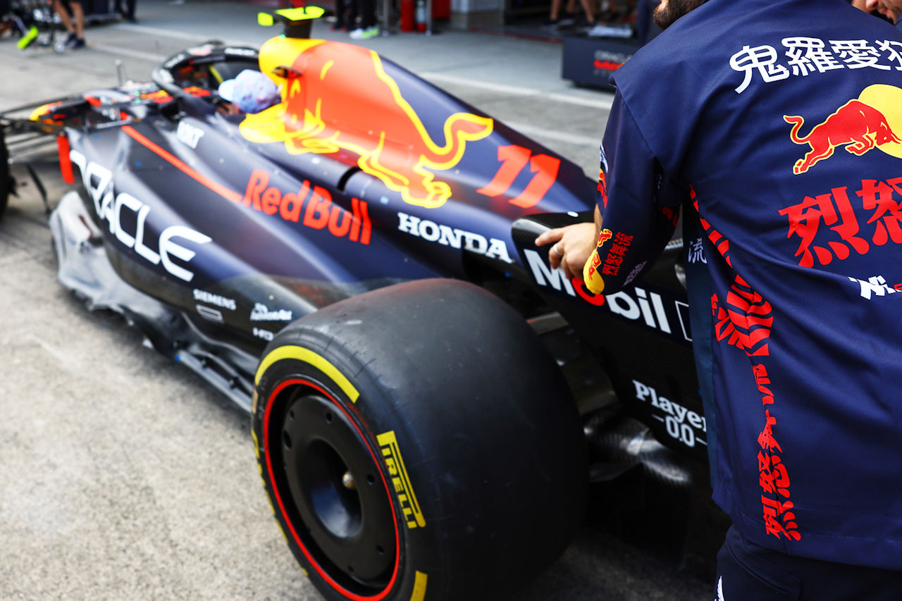 2023年F1日本GP　セルジオ・ペレスのレッドブルRB19