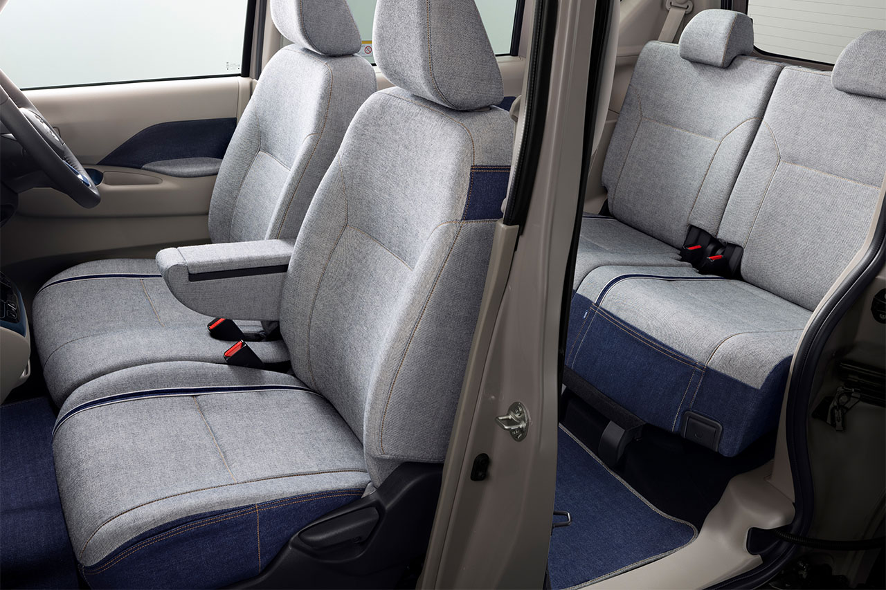 デニム素材を使用した『ROOX BEAMS CUSTOMIZED CONCEPT』の内装