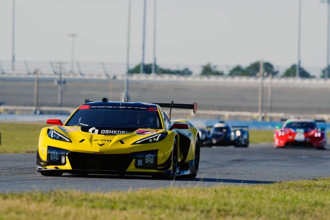 2023年12月、IMSA公式テストでデイトナ・インターナショナル・スピードウェイを走行するシボレー・コルベットZ06 GT3.R