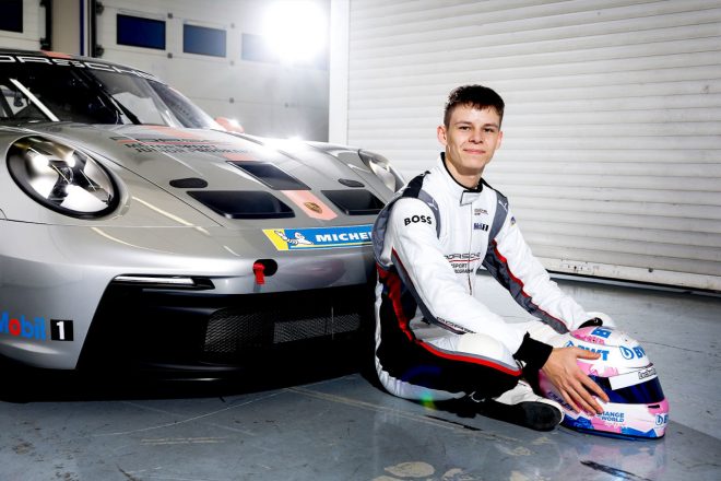 2023ポルシェ・スーパーカップでチャンピオンとなったバスティアン・ブウス