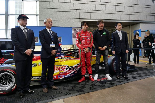 過去に綾瀬市役所庁舎でB-Max Racing Teamが開いたイベントの様子