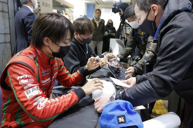 過去に綾瀬市役所庁舎でB-Max Racing Teamが開いたイベントの様子