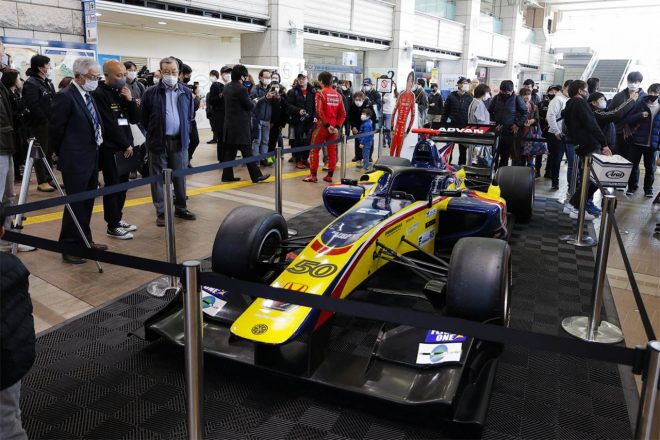 過去に綾瀬市役所庁舎でB-Max Racing Teamが開いたイベントの様子