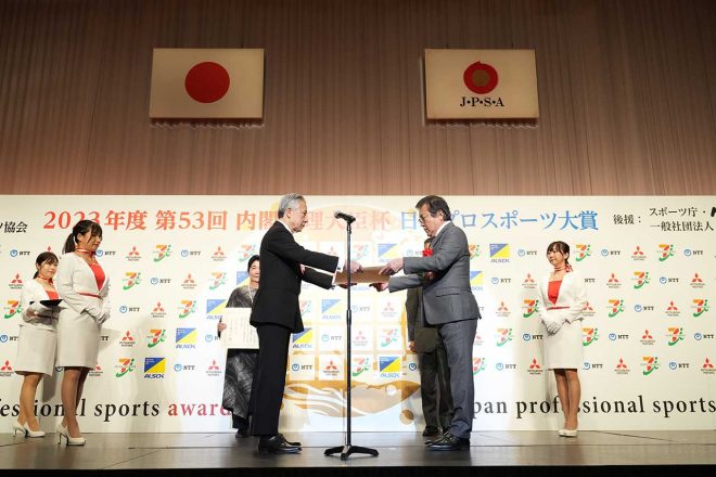 第53回日本プロスポーツ大賞でスポーツ功労者賞を受賞したトムスの舘信秀会長