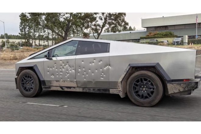 弾丸にも横転にも強いテスラ・サイバートラック